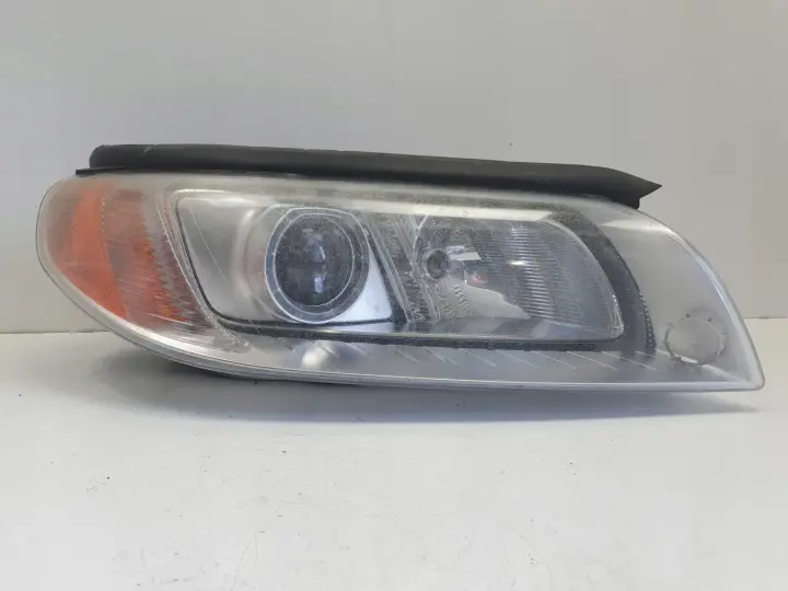 Volvo V70 III XC70 S80 II XENON PRZEDNIA LAMPA PRAWA prawy przód 31214348