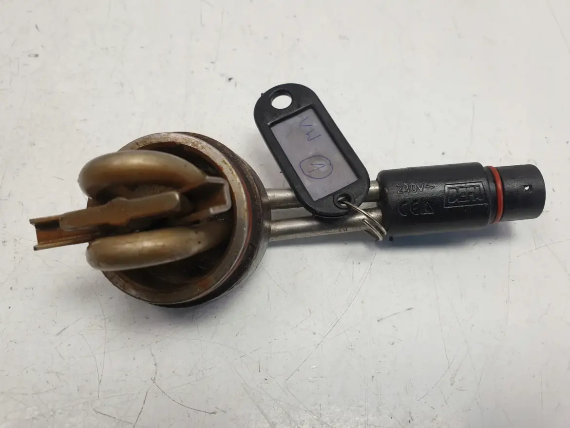 VW Golf V 2.0 TDI GRZAŁKA SILNIKA bloku 230V