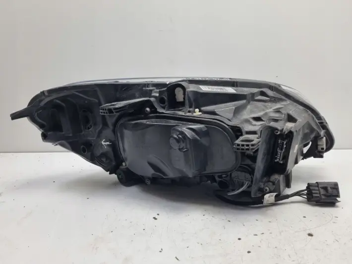 Volvo XC60 LIFT BI XENON SKRĘTNY PRZEDNIA LAMPA LEWA lewy przód 31698808