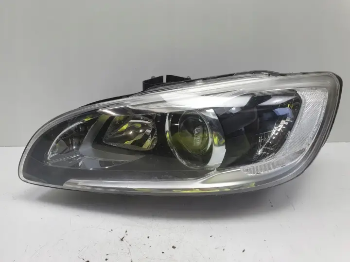 Volvo V60 S60 II LIFT PRZEDNIA LAMPA LEWA lewy przód XENON SKRĘTNY 31395902