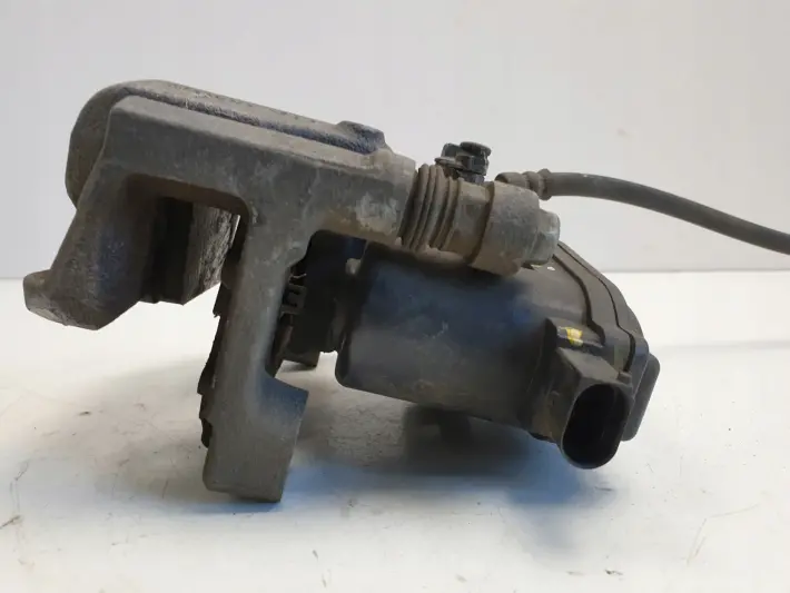 Santa Fe IV 2.2 CRDI PRAWY TYLNY ZACISH HAMULCOWY