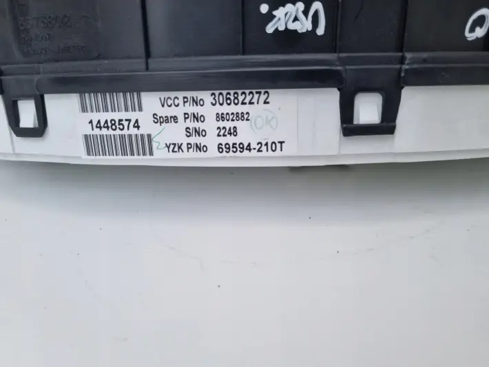Volvo S60 I V70 II 2.5 T LICZNIK ZEGARY 30682272 Europa benzyna
