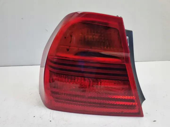 BMW E90 04-08r TYLNIA TYLNA LAMPA LEWA lewy tył 6937457