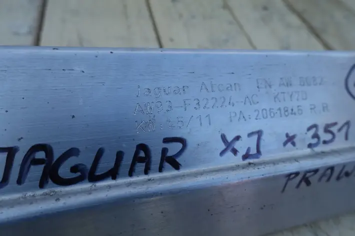 Jaguar XJ X351 MOCOWANIE LISTWY PROGOWEJ prawe