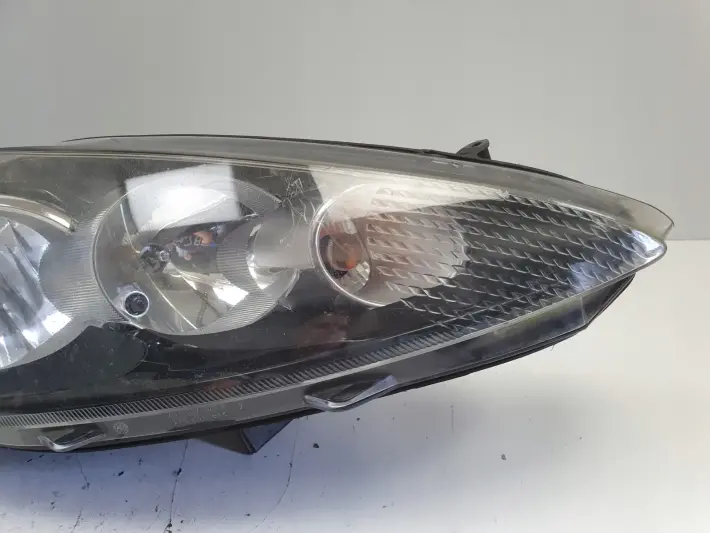 Ford Fiesta MK6 MK7 08-12r PRZEDNIA LAMPA PRAWA prawy przód Anglik ciemna