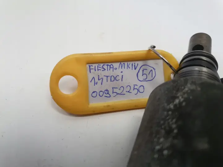 Ford Fiesta MK6 VI 1.4 TDCI CZUJNIK PALIWA zawór REGULATOR 00952250