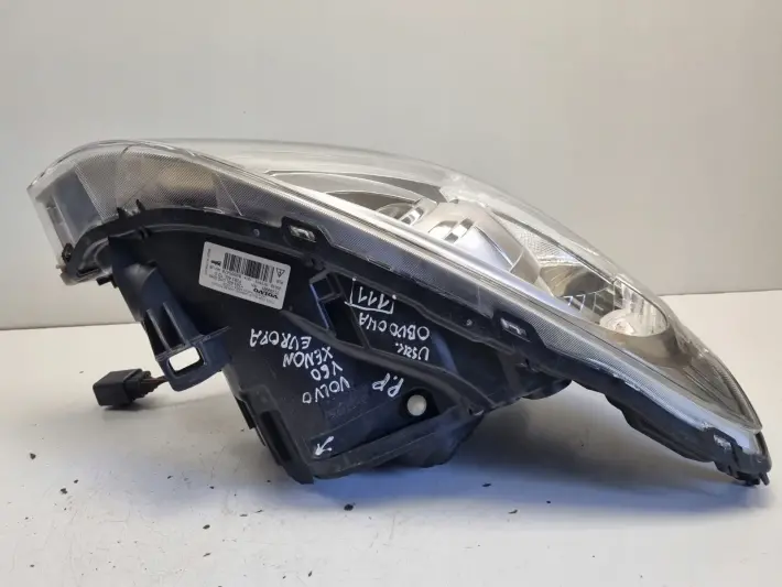 Volvo V60 S60 II PRZEDNIA LAMPA PRAWA prawy przód XENON EUROPA 31299991