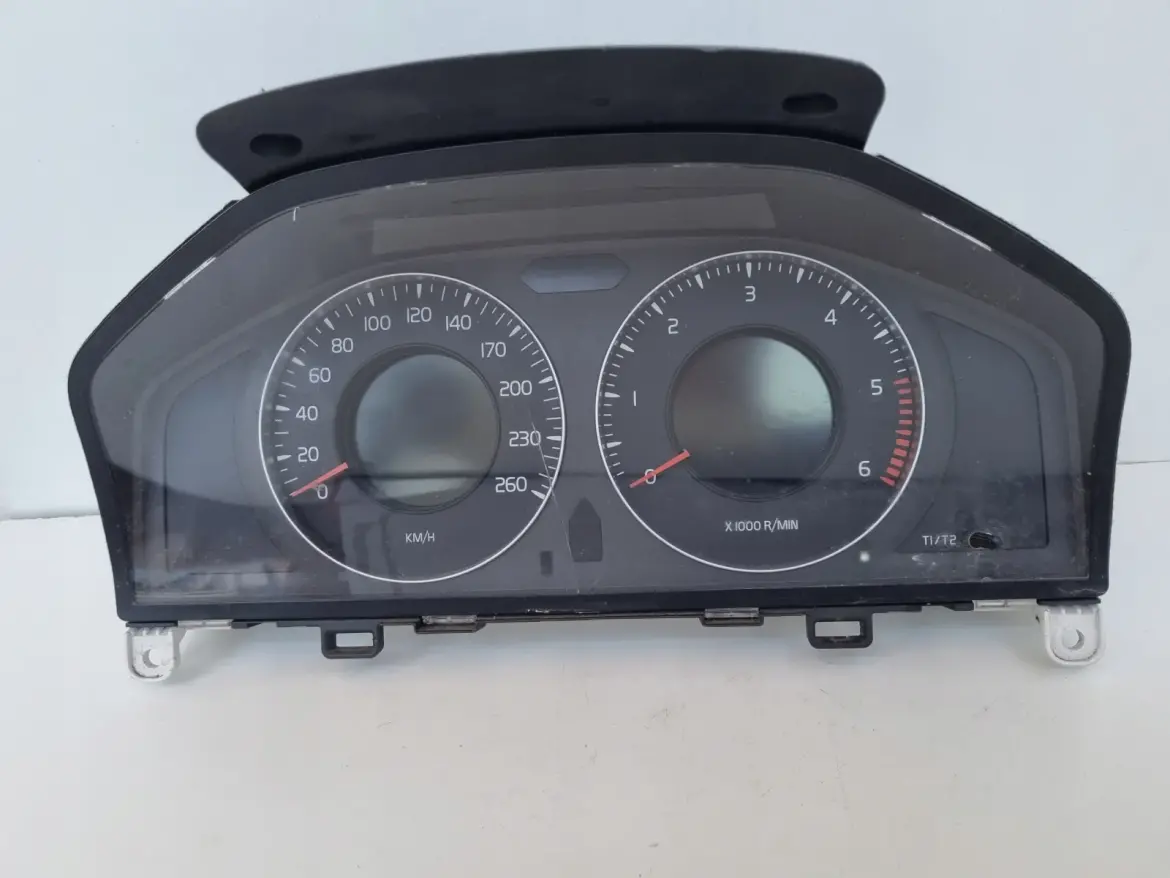 Volvo S80 II V70 III XC70 II 2.4 D5 LICZNIK ZEGARY Europa diesel 31270899AA