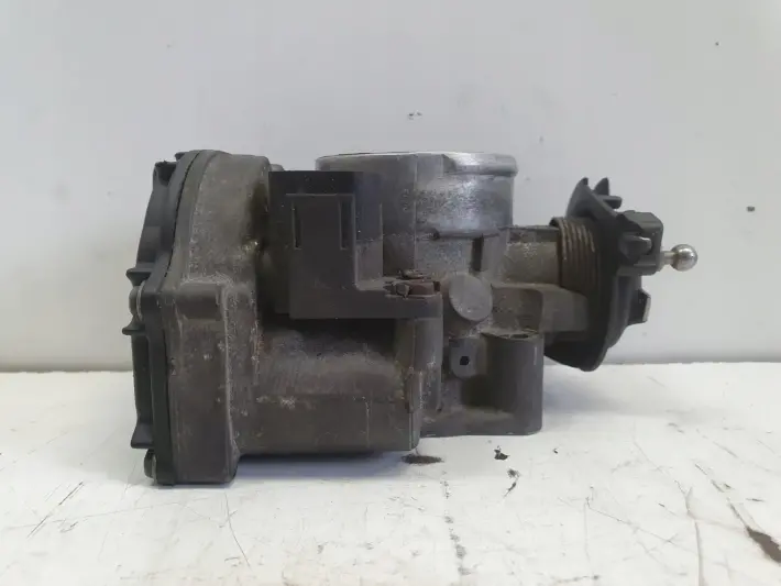 Audi A4 B5 1.8 T turbo PRZEPUSTNICA 058133063Q