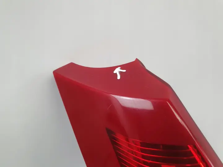 VOLVO V60 10-18r TYLNIA LAMPA LEWA LEWY TYŁ 31214963