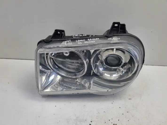 Chrysler 300C 300 C XENON PRZEDNIA LAMPA LEWA lewy przód EUROPA 04805761AG