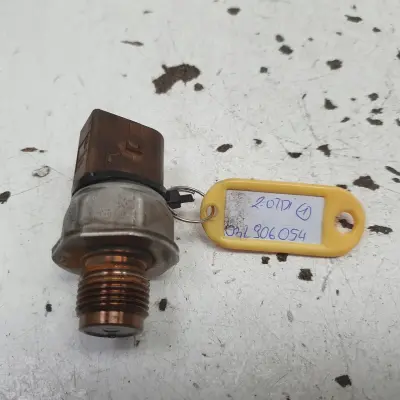 VW Passat B7 2.0 TDI CZUJNIK PALIWA Zawór 057130764AB