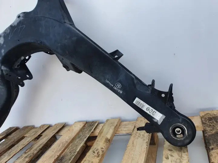 Mercedes W126 SEC BELKA TYLNEGO ZAWIESZENIA Tył