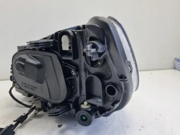 Volvo XC60 13-17r LIFT PRZEDNIA LAMPA PRAWA PRAWY PRZÓD LED europa