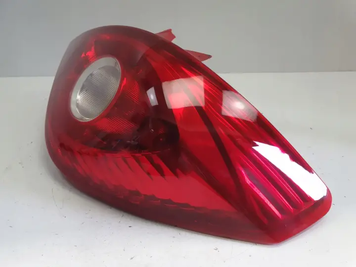 Opel Corsa D 3 drzwi TYLNA LAMPA PRAWA prawy tył pasażera 13211841