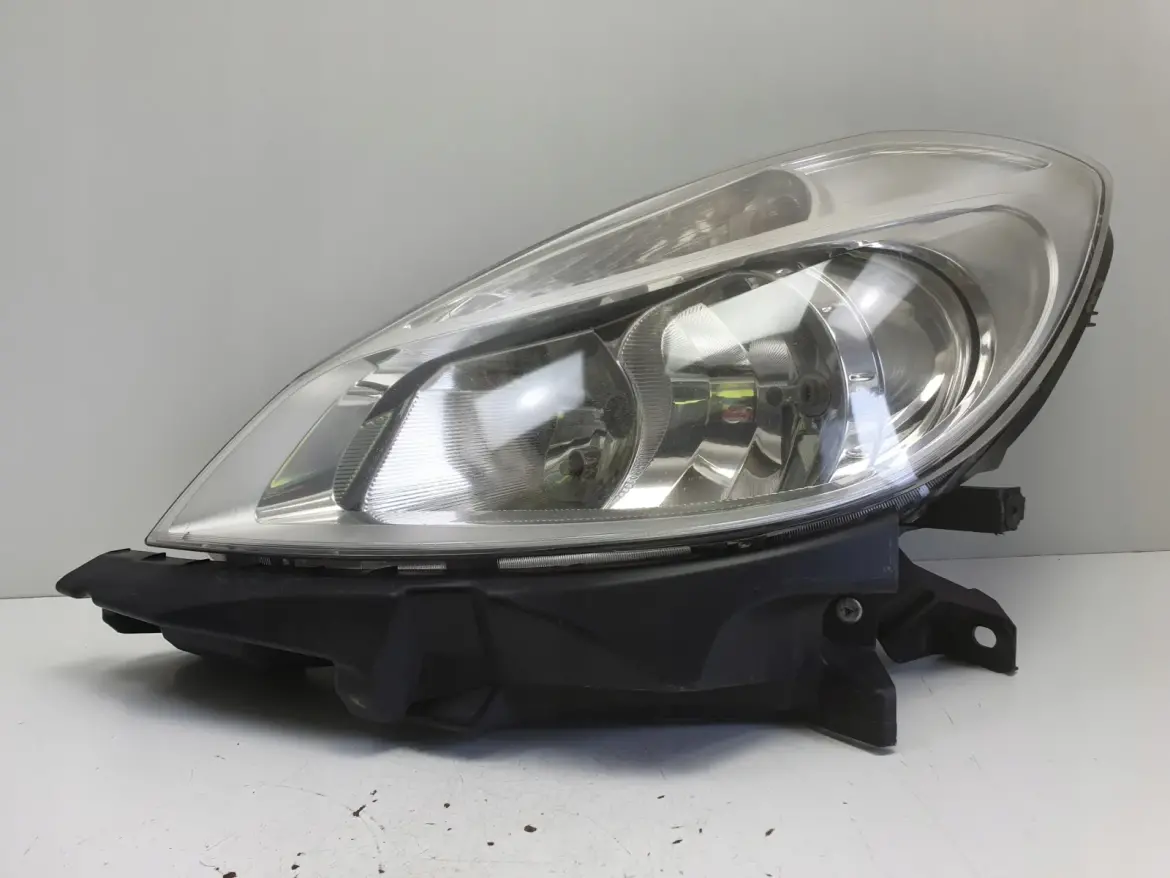 Renault Clio III PRZEDNIA LAMPA LEWA lewy przód EUROPA 8200865321 89902690