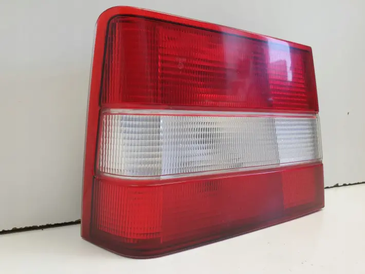 Volvo 940 TYLNIA TYLNA LAMPA LEWA W KLAPĘ lewy tył