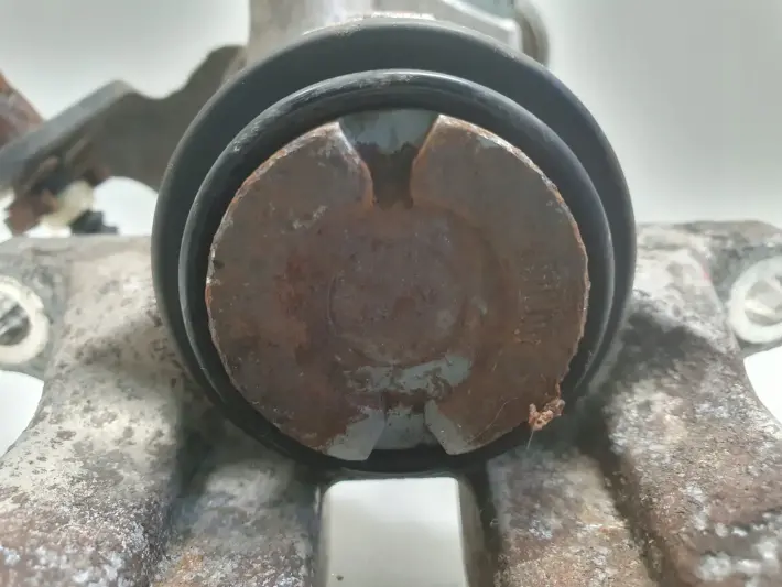 Vw Passat B5 Audi A4 B5 ZACISK HAMULCOWY Prawy tył pasażera Lucas