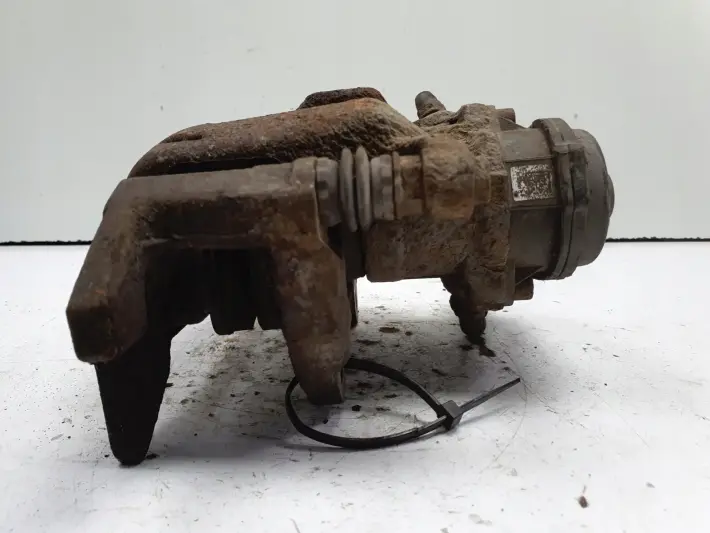 Audi Q5 TYLNY ZACISK HAMULCOWY prawy tył KIEROWCY