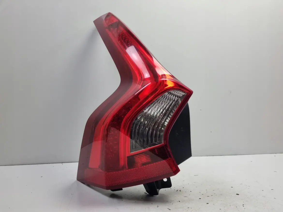 Volvo V60 10-13r TYLNIA TYLNA LAMPA LEWA lewy tył 31214963