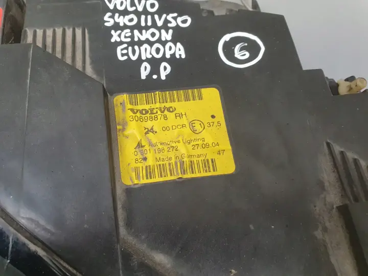 Volvo S40 II V50 XENON PRZEDNIA LAMPA PRAWA prawy przód EUROPA 30698878