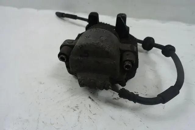 BMW F10 F11 2.0 D PRZEDNI ZACISK HAMULCOWY prawy