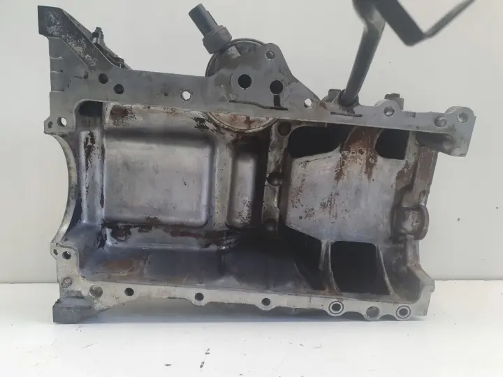 Hyundai i30 1.4 1.6 16V MISKA OLEJOWA oleju 21135-2B000