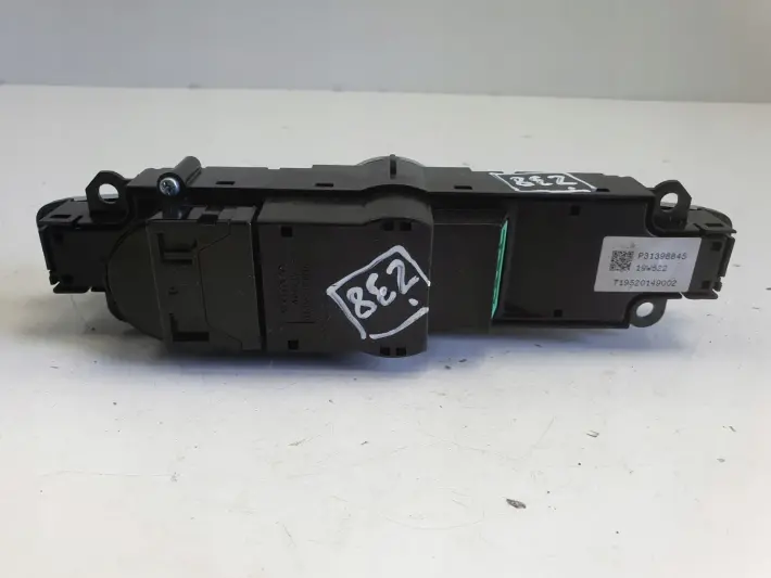 Volvo XC60 II PANEL STEROWANIA RADIEM RZEŁĄCZNIK P31398845