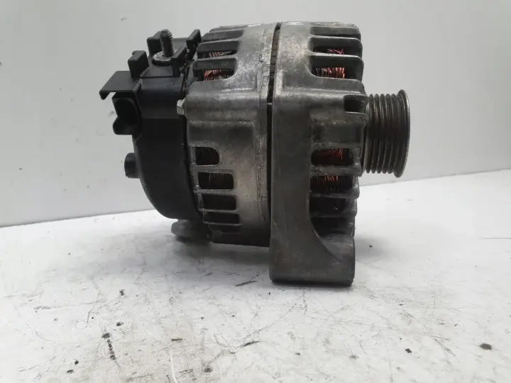 BMW E87 2.0 D ALTERNATOR valeo 7802261 180A