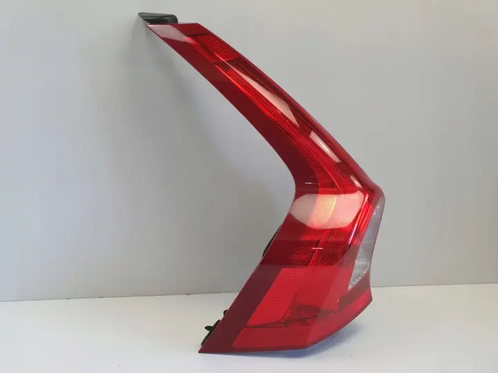 Volvo V60 I 10-18r TYLNIA TYLNA LAMPA LEWA lewy tył 31214963