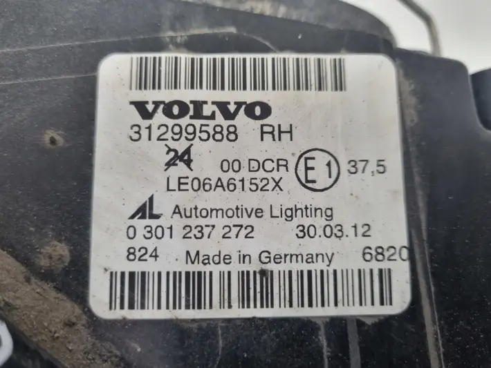 Volvo S40 II V50 LIFT PRZEDNIA LAMPA PRAWA prawy przód 31299588