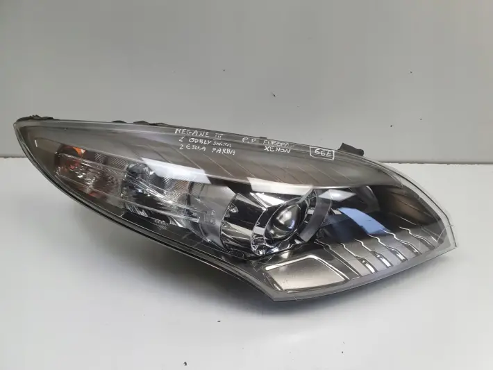 Renault Megane III 08-16r PRZEDNIA LAMPA PRAWA PRAWY PRZÓD xenon 260100021R