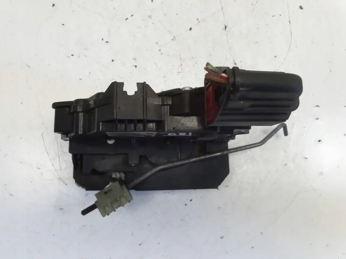 Opel Corsa D ZAMEK DRZWI lewy przód Kierowcy 13258277 EL