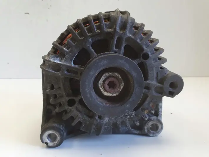BMW E87 E90 E91 2.0 D ALTERNATOR valeo 7802471 AL03