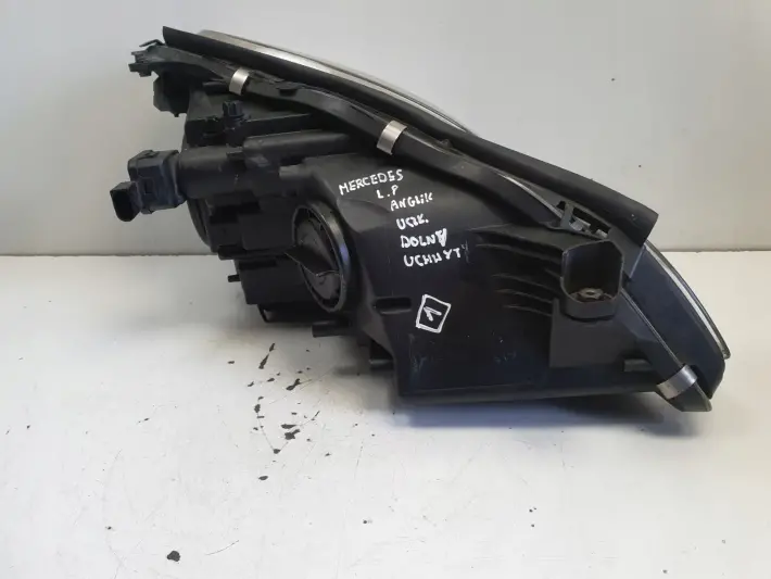 Mercedes CLS W219 C219 PRZEDNIA LAMPA LEWA lewy przód EUROPA