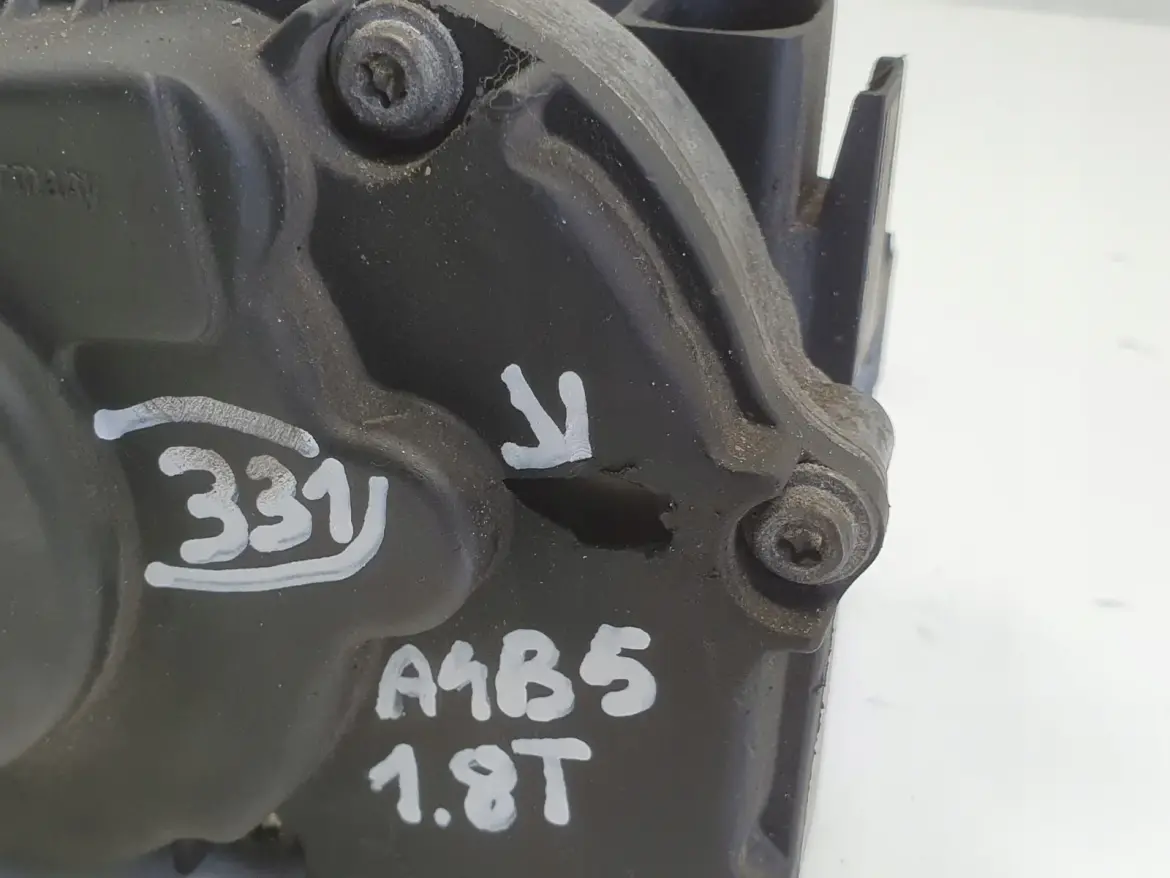 Audi A4 B5 1.8 T turbo PRZEPUSTNICA 058133063M