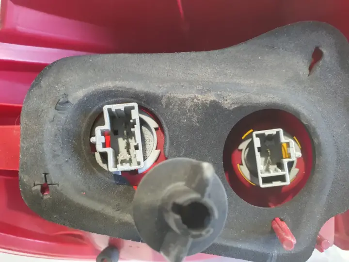 Mazda 2 II Demio II TYLNA LAMPA PRAWA prawy tył pasażera 3M71-13404-AK