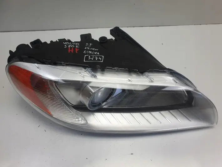 Volvo V70 III XC70 S80 II XENON PRZEDNIA LAMPA PRAWA prawy przód 31214348