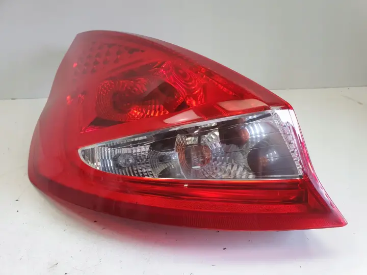 Ford Fiesta VII MK7 08-12r TYLNIA LAMPA LEWA LEWY TYŁ kierowcy 8A61-13405-A