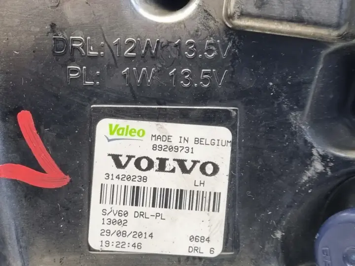 Volvo S60 II V60 LIFT PRZEDNI HALOGEN LEWY PRZÓD kierowcy LED DRL 31420238