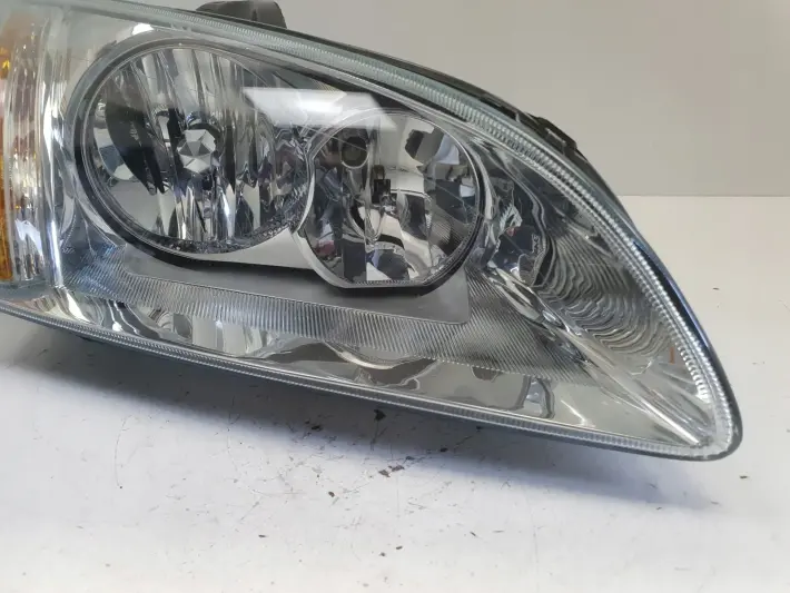 Ford Focus mk2 02-06 PRZEDNIA LAMPA PRAWA prawy przód anglik