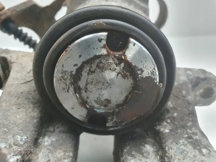 Vw Passat B5 Audi A4 B5 ZACISK HAMULCOWY Prawy tył pasażera