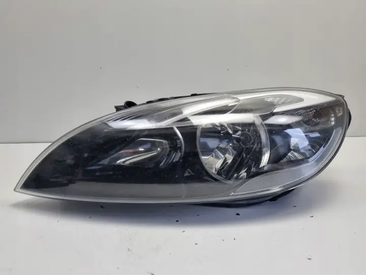 Volvo V40 II 12-16r PRZEDNIA LAMPA LEWA lewy przód EUROPA 31283326