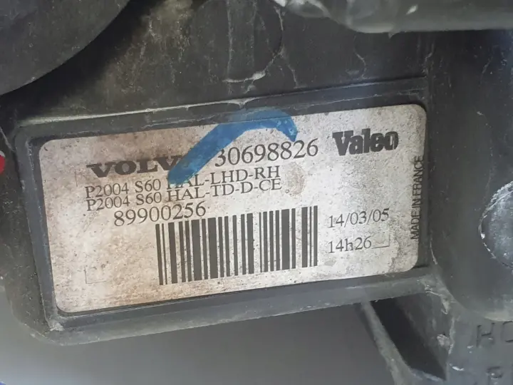 Volvo S60 I V70 II LIFT PRZEDNIA LAMPA PRAWA prawy przód EUROPA 30698826