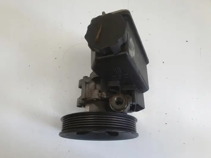 Opel Vectra B 2.0 16V POMPA WSPOMAGANIA 90495960