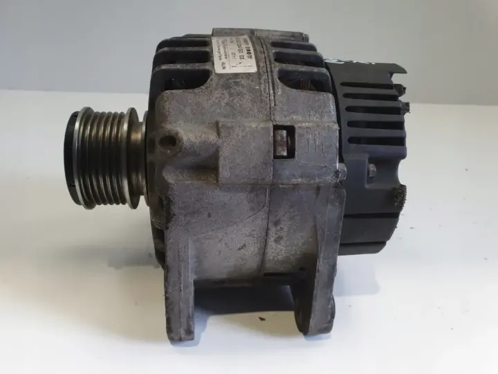 VW Passat B5 Audi A4 B5 1.9 TDI ALTERNATOR Valeo