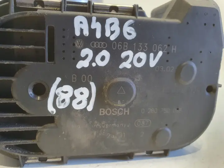 Audi A4 B6 2.0 20V PRZEPUSTNICA 06B133062H 0280750088