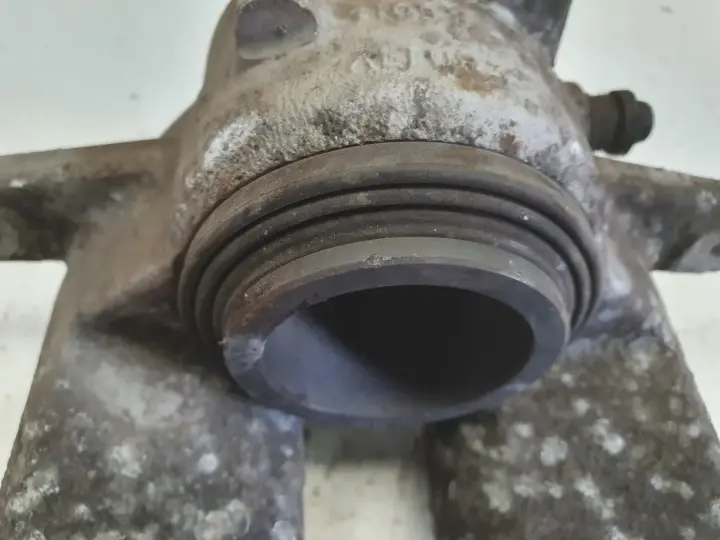 Mercedes W204 PRZEDNI ZACISK HAMULCOWY lewy przód KIEROWCY 295x28