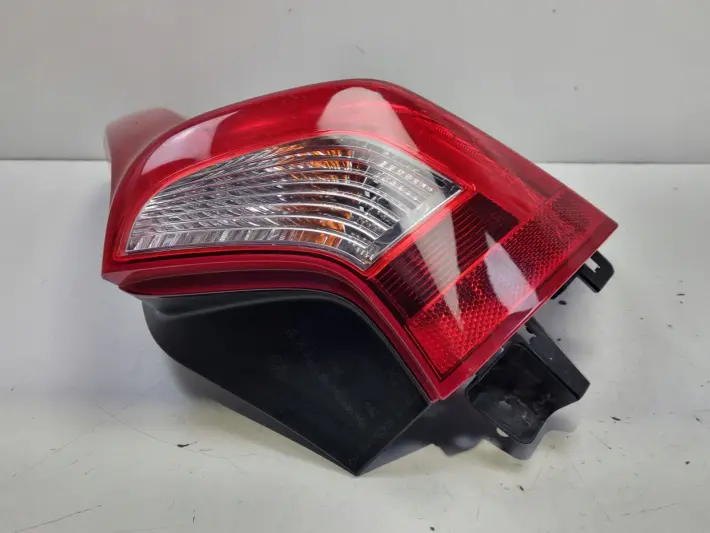 Volvo V60 LIFT 13-18r TYLNIA TYLNA LAMPA PRAWA prawy tył 31395929