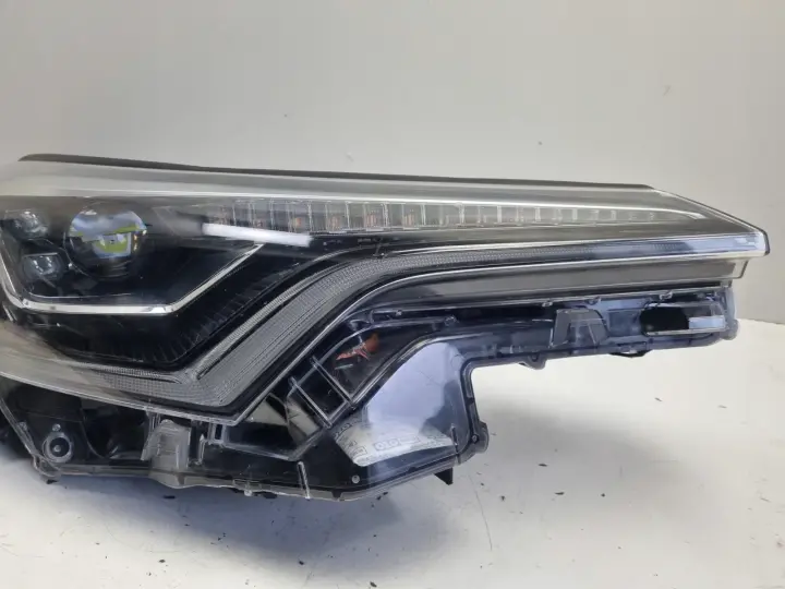 Toyota CHR C-HR PRZEDNIA LAMPA PRAWA prawy przód FULL LED 81110-F4170-00